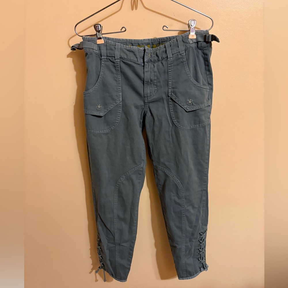 LAST CHANCE | Da-Nang olive green embroidered Y2K cargo-style pants
